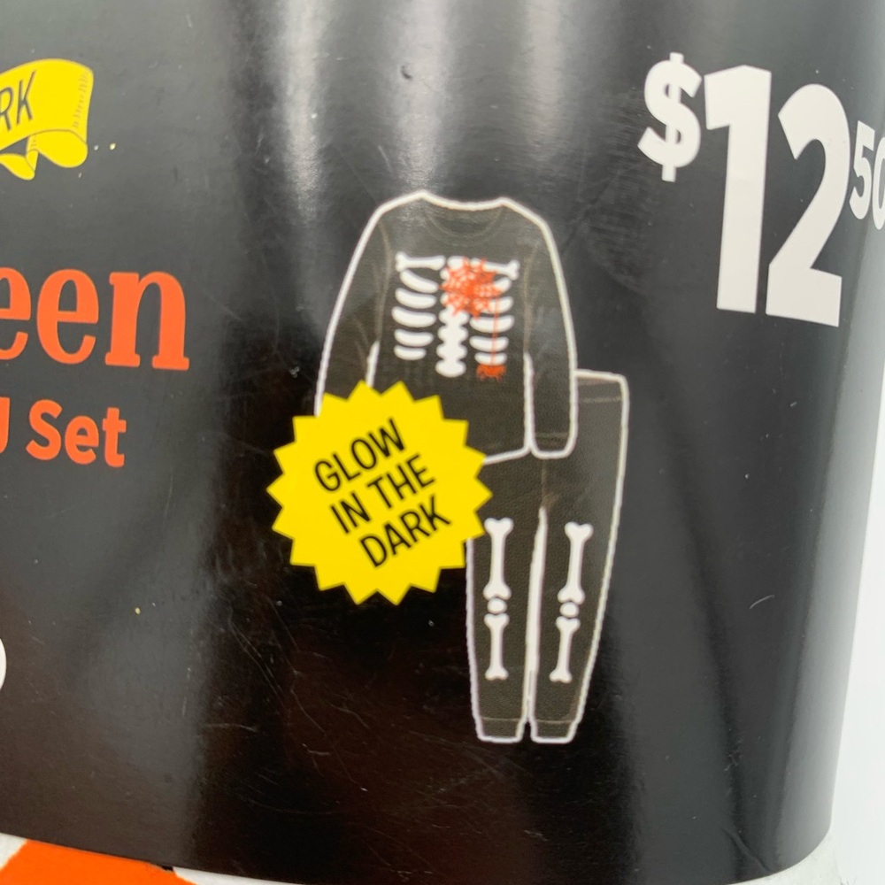 Halloween Boys' Glow-in-the-Dark Pajama Set 8/10